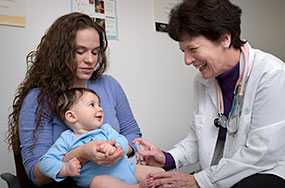 Bebé recibiendo la vacuna