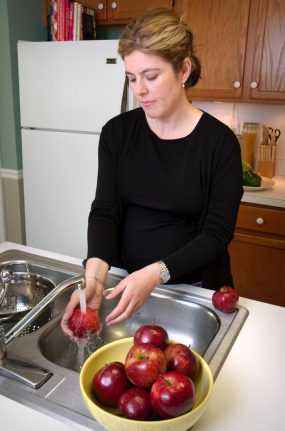 woman washing apples