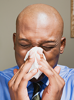Cúbrase la nariz y la boca con un pañuelo al toser o estornudar.