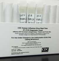 Kit de prueba de diagnóstico de los CDC para detectar el virus H7N9. El kit incluye reactivos RT-PCR para ser utilizados por laboratorios especializados para detectar infecciones en humanos con el virus H7N9.