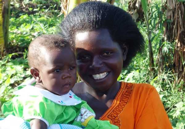An HIV-positive mother gave birth to a healthy, HIV-free daughter thanks to Uganda’s national campaign to eliminate mother-to-child HIV transmission.