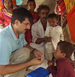 Image of healthcare working giving the vaccine to children