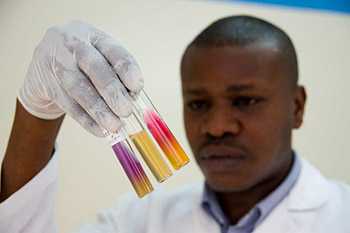 Scientist at work in Kenyan laboratry. Source: © David Snyder/CDC Foundation