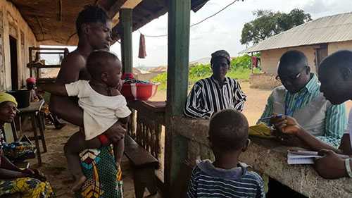 A Sierra Leone FETP trainee investigates a case of acute flaccid paralysis in his community to help monitor for polio.