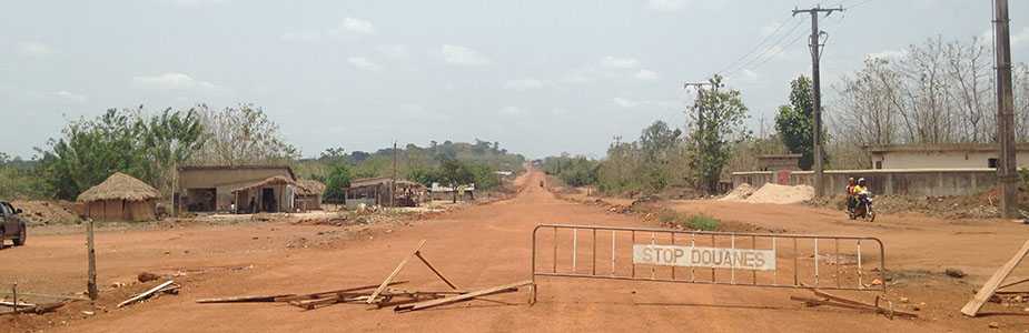 Ground crossing at Togo border post. Photo Courtesy: Tohoun Aplahoue