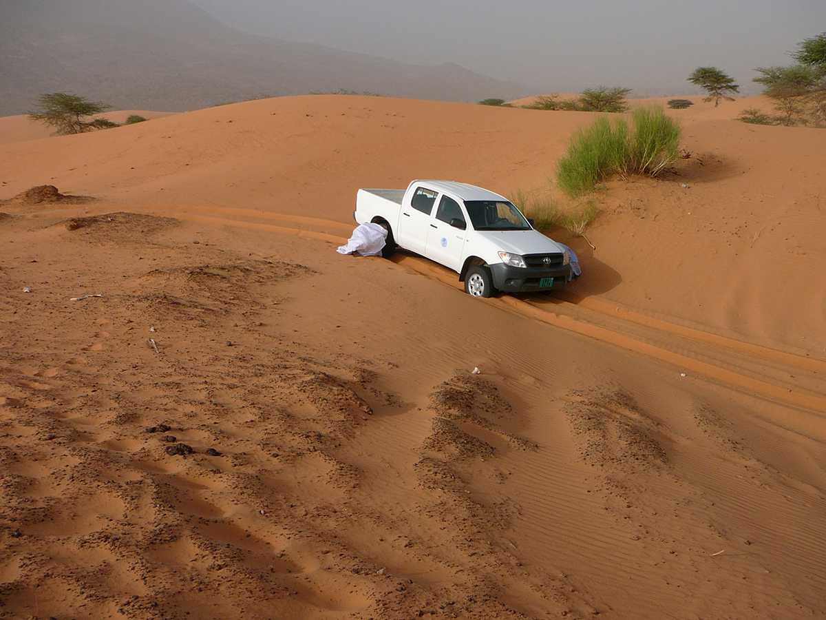 Whether traveling on land or by water, there are unforeseen challenges faced by vaccination teams traveling within and between countries even when the paths seem clear. In Mauritania, a vaccination team encountered vehicle troubles in the midst of the dessert. Extra precautions often include staying on pre-existing paths in the sand, trying to remain hydrated, and finding things that can be used to shield oneself in the event of a sandstorm.