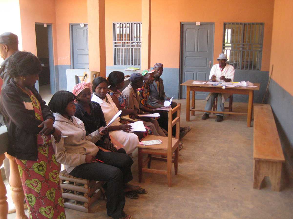 Cameroon: Vaccination team in training, in preparation for an upcoming polio campaign