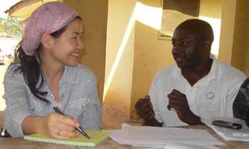 GID’s Dr. Chung-won Lee interviewing a local supervisor about data reporting in Kaduna State, Nigeria.
