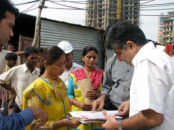 CDC’s Dr. Hamid Jafari, Principal Deputy Director for the Center of Global Health, monitors vaccination of children of migrant workers at a construction site in Ghaziabad district, India.