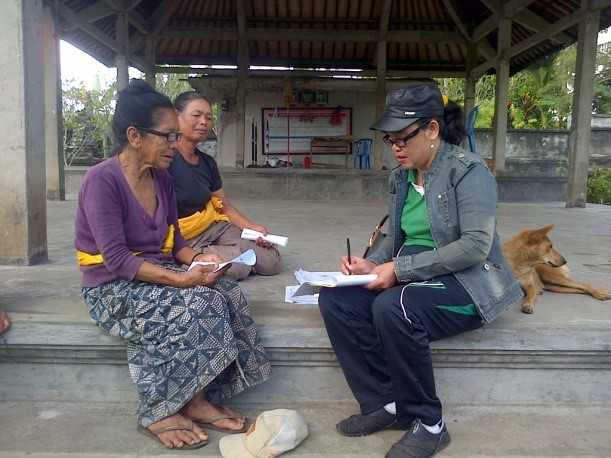 Indonesia FETP resident Ibu Jero and Ibu Marini interview patients with high blood pressure in Payangan area, Gianyar Regency, Bali