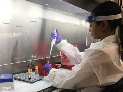 LLS fellow prepares H7N2 samples during a Lab-Aid.