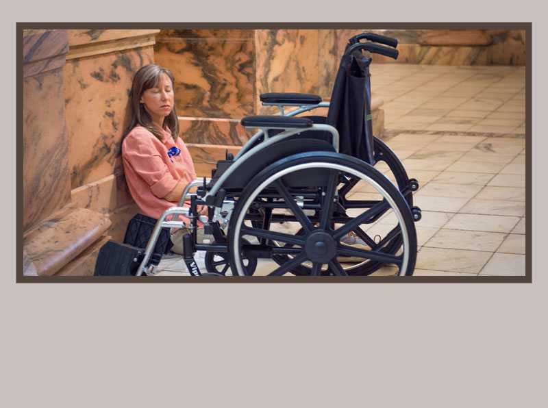 Image of a woman who suffers from Myalgic Encephalomyelitis/Chronic Fatigue Syndrome (ME/CFS)