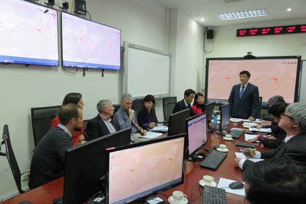 Vietnam Emergency Operations Center in action with CDC Experts during MERS-CoV outbreak in South Korea.