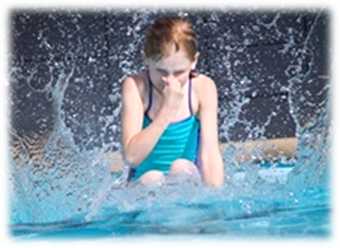 Photo - young girl jumping in a pool