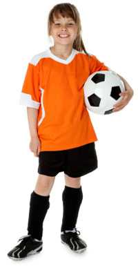 niña en uniforme de fútbol soccer