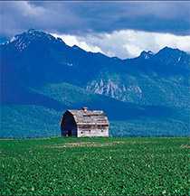 Image of a barn with mountains in the background