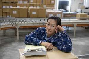 	Shipping clerk in warehouse
