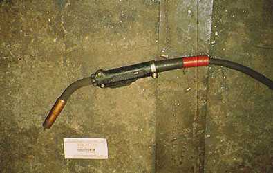 	A bent-tip wire-welding handle