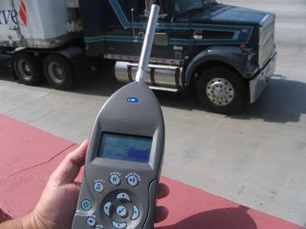	Image of sound meter and tractor trailer truck