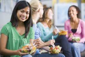 Photo: Students eating salads