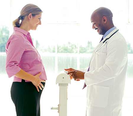image of pregnant woman with her doctor