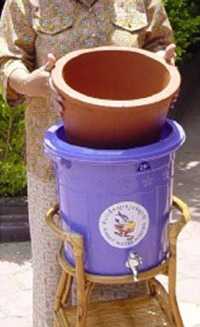 Placing the ceramic pot in a receptacle (R. Rivera, PFP)