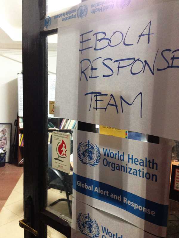 Oficina de respuesta a la enfermedad del Ébola en un hospital de África Occidental. 