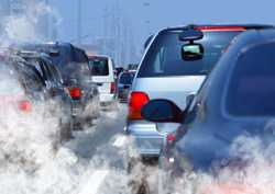 Emisiones en embotellamiento de tráfico.